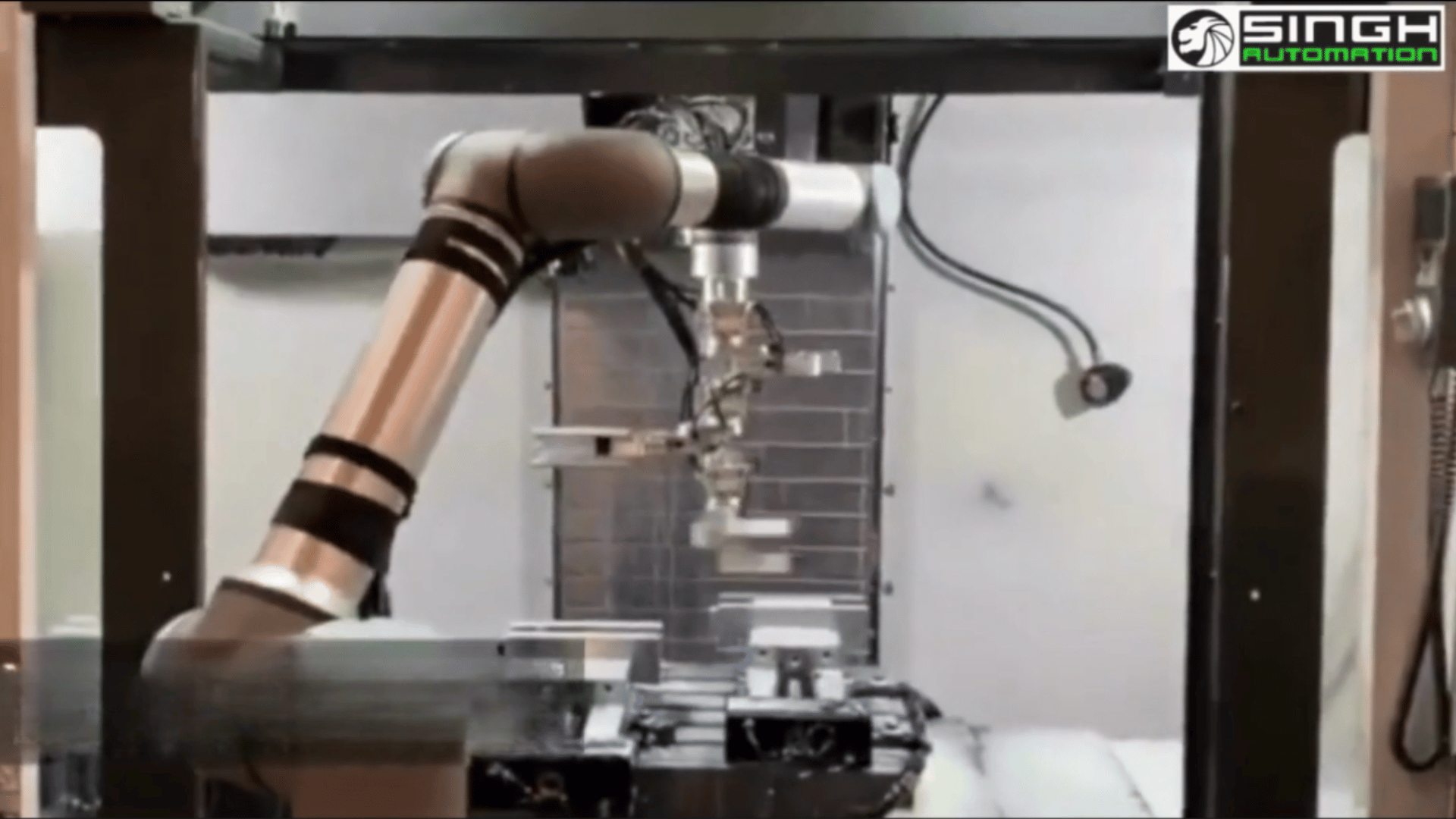 Read more about the article CNC Loader Automation Robot